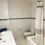 Διαμέρισμα Center 4 Persones- 200m - . Parking *