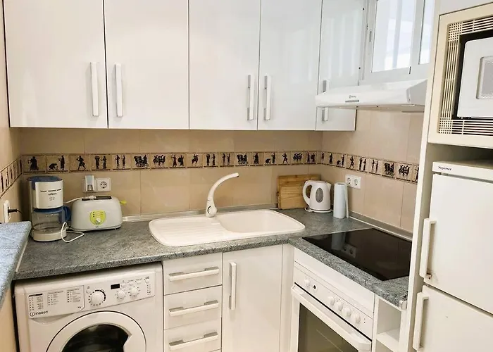 Center 4 Persones- 200m - . Parking 마르베야